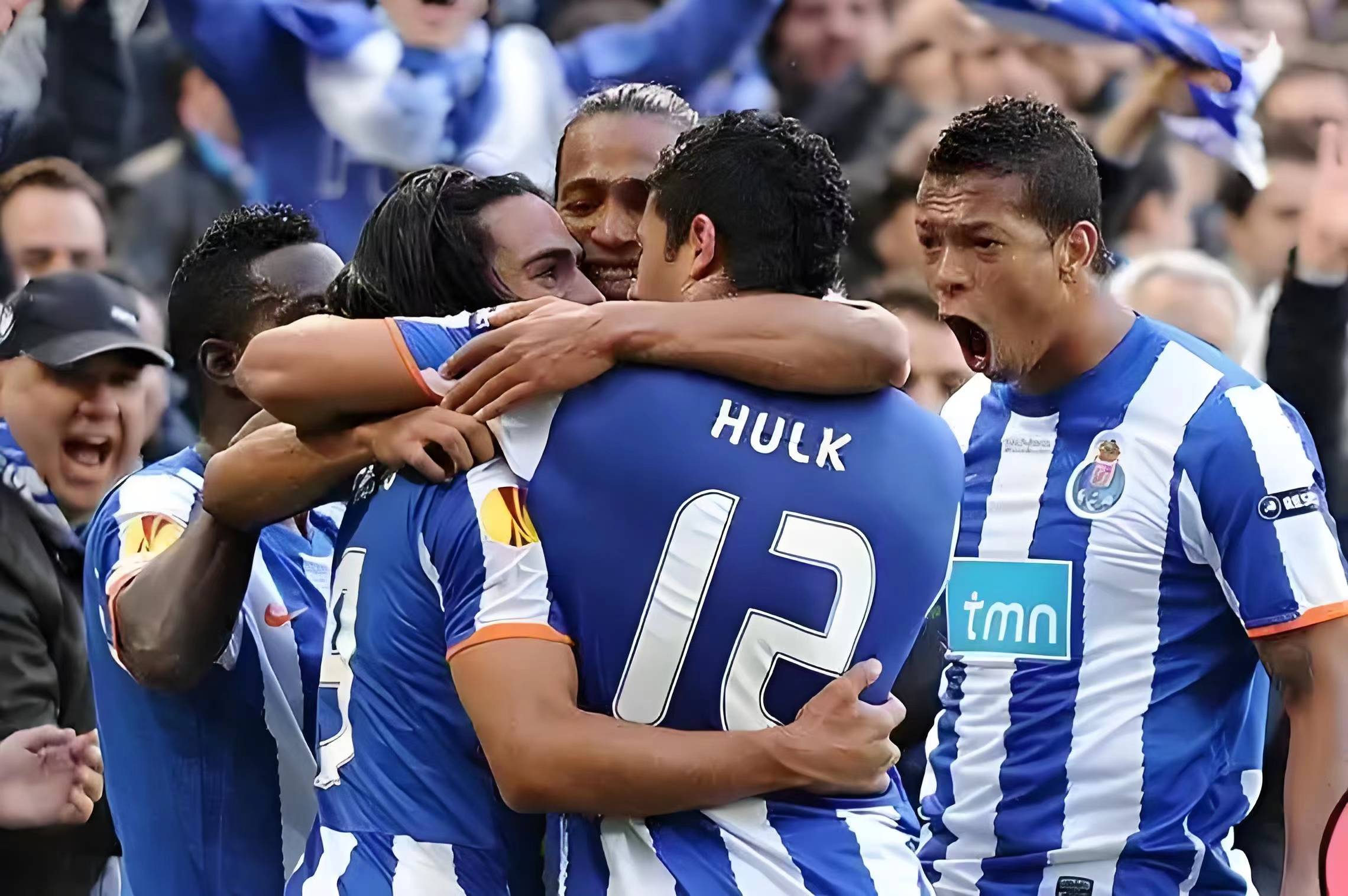 详细阅读:开云官网-冲刺阶段葡超传出新动向;里尔造点机会;管理层表态——球迷炸锅;更衣室氛围转暖的简单介绍 开云官网-冲刺阶段葡超传出新动向;里尔造点机会;管理层表态——球迷炸锅;更衣室氛围转暖的简单介绍